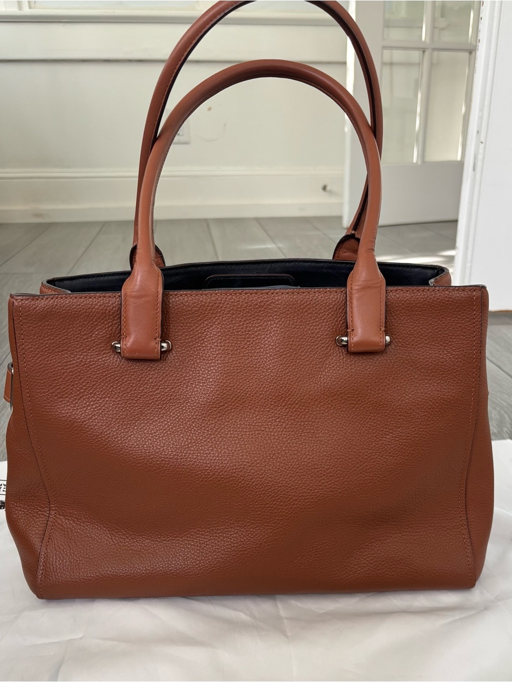 Coach Swagger bag in brown in GORGEOUS condition. Comes w branded dustbag. - Picture 3 of 12